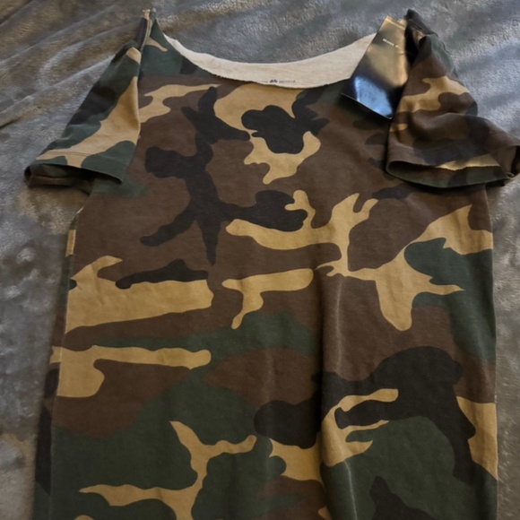 Brandy Melville camo tee - Picture 1 of 1